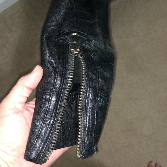 Leather jacket - Picture 4 of 5